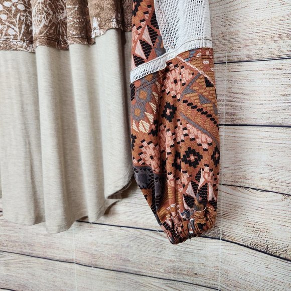 Gimmicks by BKE Brown and Cream Tunic Top - Picture 16 of 16